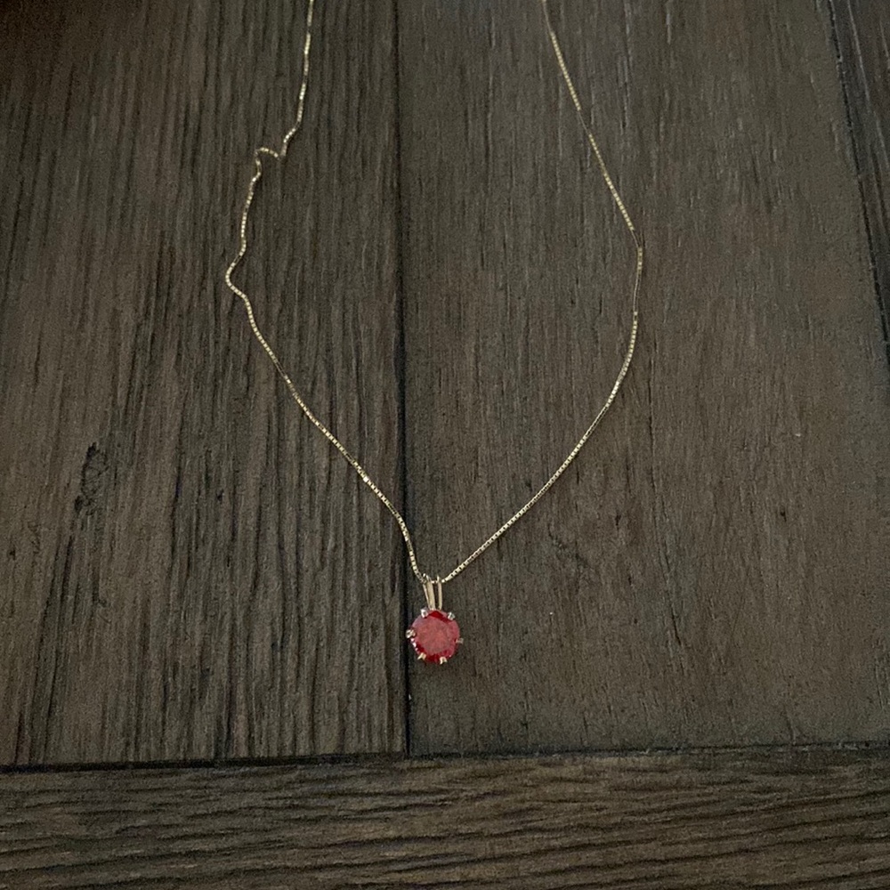 Round simulated ruby pendant - Picture 2 of 4
